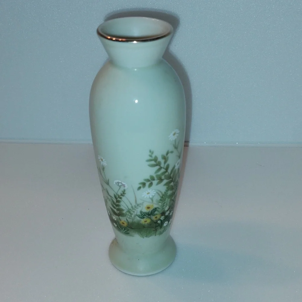 VINTAGE OTAGIRI 7 Inch Floral Painted Bud Vase